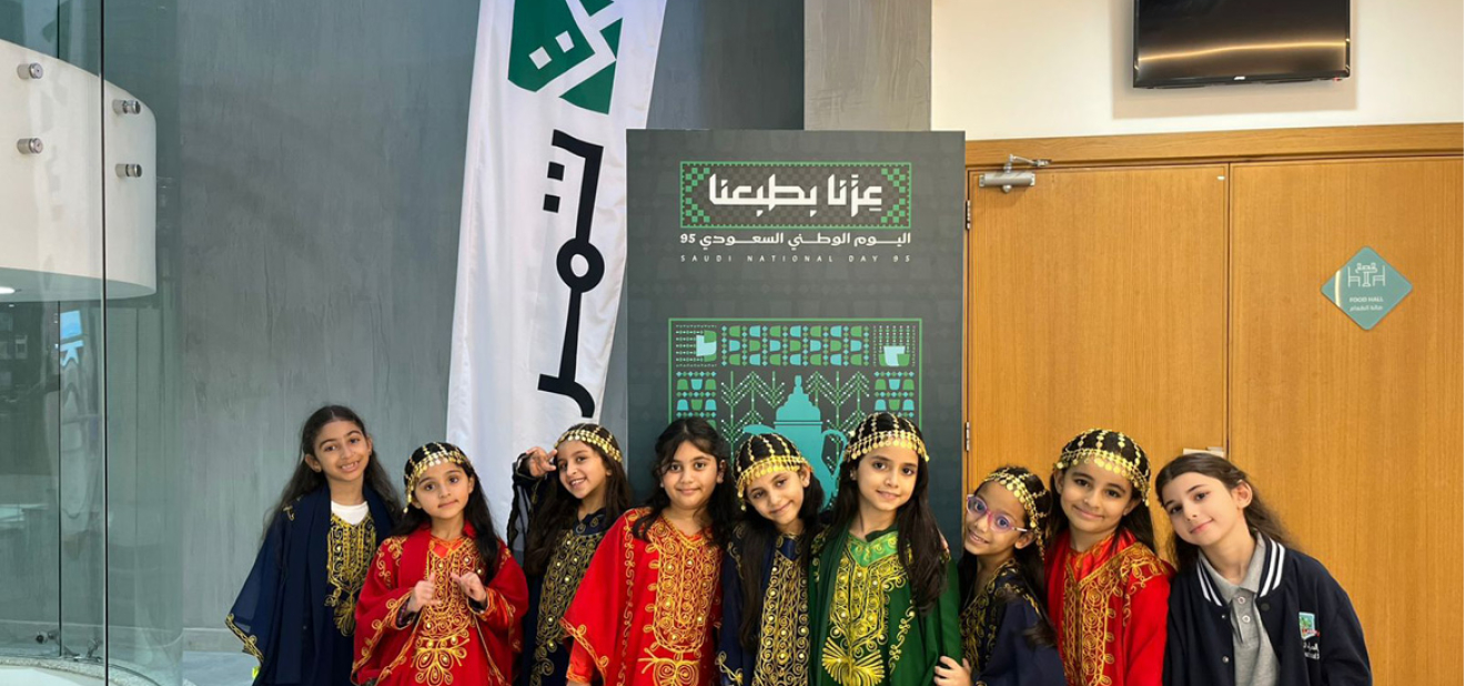 طالبات مدارس الحمراء المميزة العالمية يحتفلن باليوم الوطني السعودي 95 بشراكة مع شركة تمر